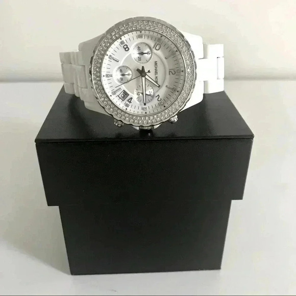 MICHEAL KORS WHITE  RUNWAY WATCH MK 5300 - Picture 1 of 7